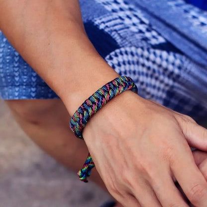 Adjustable handwoven paracord surviva